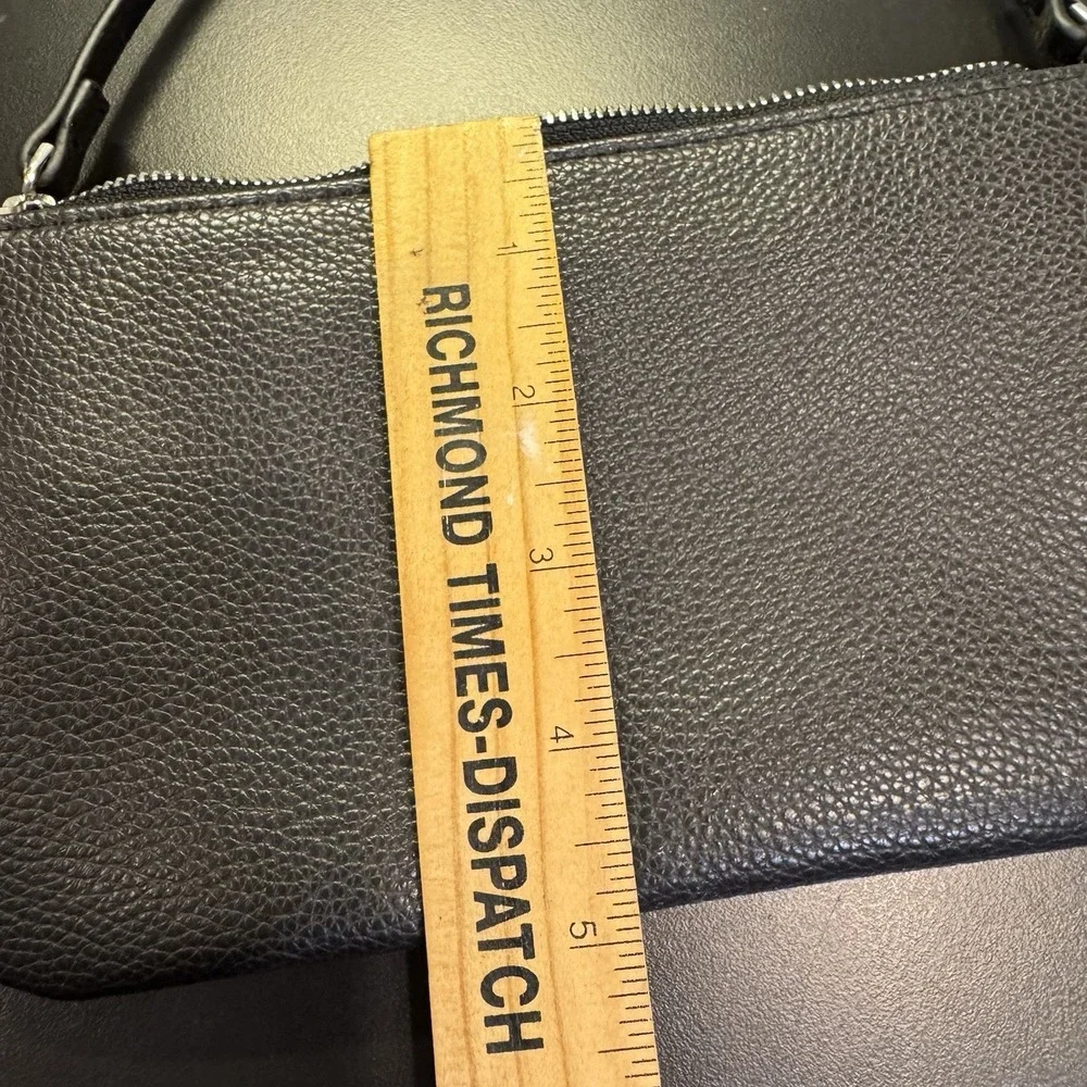 Vera Bradley‎ Vegan Leather Essential Zip Wristlet Black